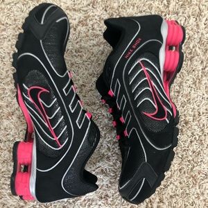 NWOT - Nike Shox - Women’s 11